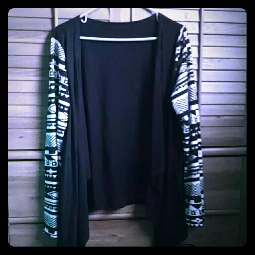 Patterned sleeve cardigan